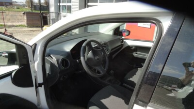 Volkswagen-up!-3