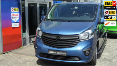 Opel-Vivaro-0