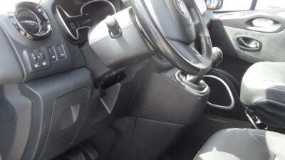 Opel-Vivaro-2
