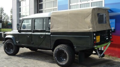 Land Rover-Defender-2